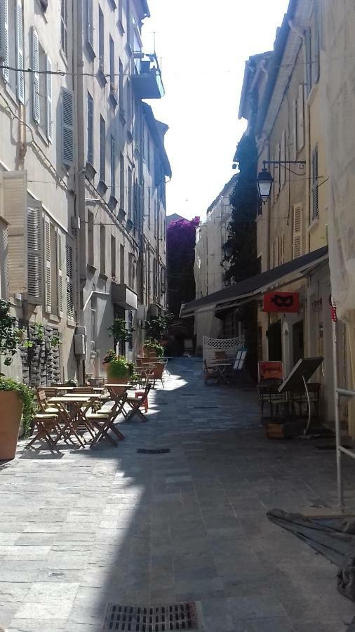 Residence L'Emilia Йер Экстерьер фото